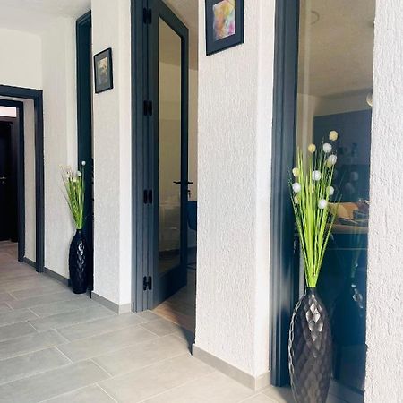 Modern Apartment With Fireplace & Stylish Kitchen Kanfanar Ngoại thất bức ảnh