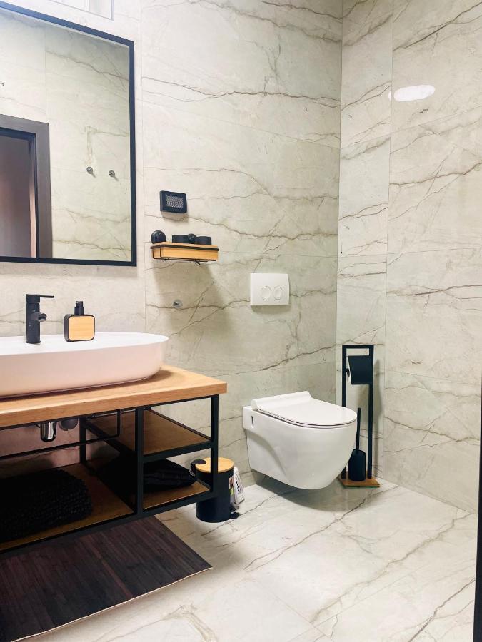 Modern Apartment With Fireplace & Stylish Kitchen Kanfanar Ngoại thất bức ảnh